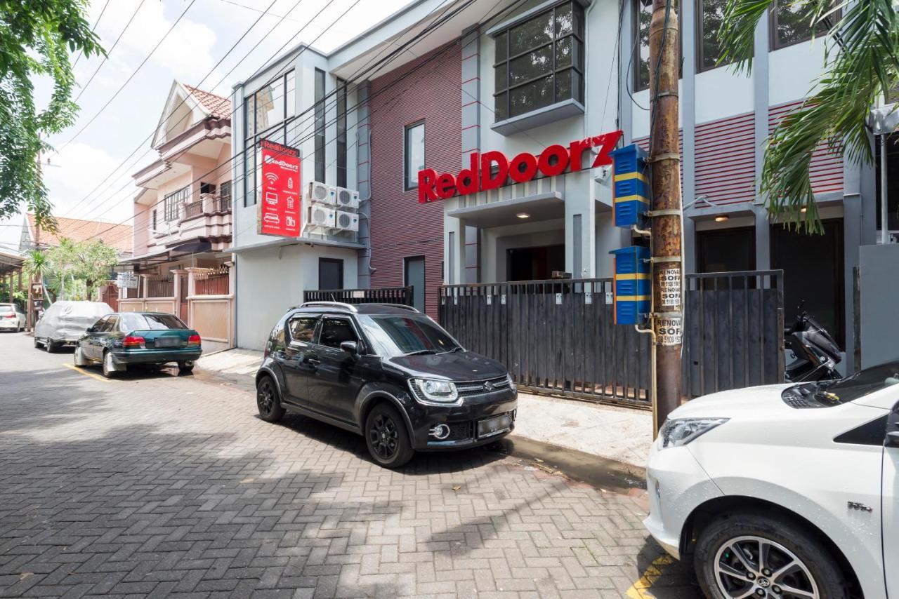 红多兹酒店-近大城购物中心2号 泗水 外观 照片